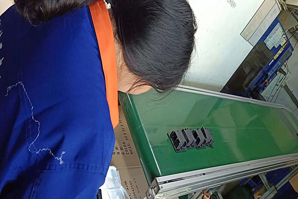 塑膠模具知識——冷除了加衣服，還要注意「加強筋」